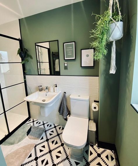 Green Small Bathrooms, Dr Room, Stick Floor Tiles, Small Downstairs Toilet, Small Bathroom Inspiration, Deck Railing Ideas, Green Bathroom Decor, Suite Ideas, Small Toilet Room