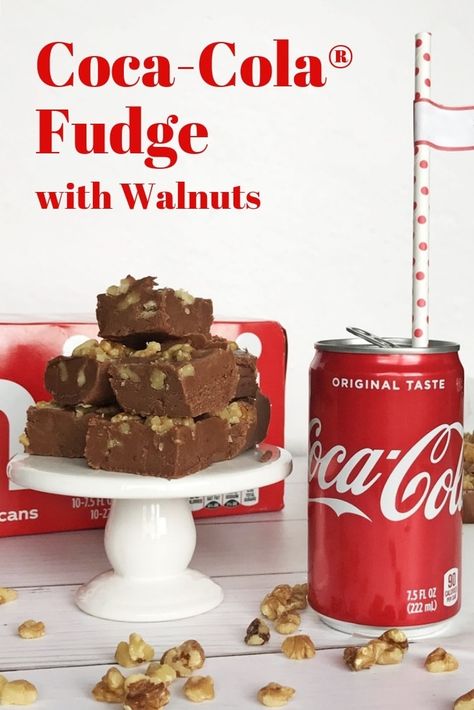 Coca Cola Fudge Holiday Fudge Recipes, Coca Cola Recipes, Cola Recipe, Holiday Fudge, Homemade Fudge Recipes, Chocolate Peanut Butter Fudge, Christmas Fudge, Walnut Recipes, Dessert Aux Fruits