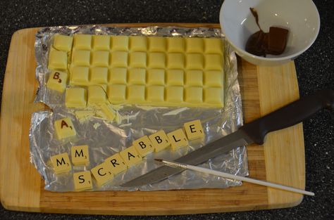 scrabble cake Scrabble Cake Ideas, Dice Cookies, Board Game Cake, Scrabble Cake, Cake Icing Techniques, 90th Birthday Cakes, Mums Birthday, Icing Techniques, Cake Board