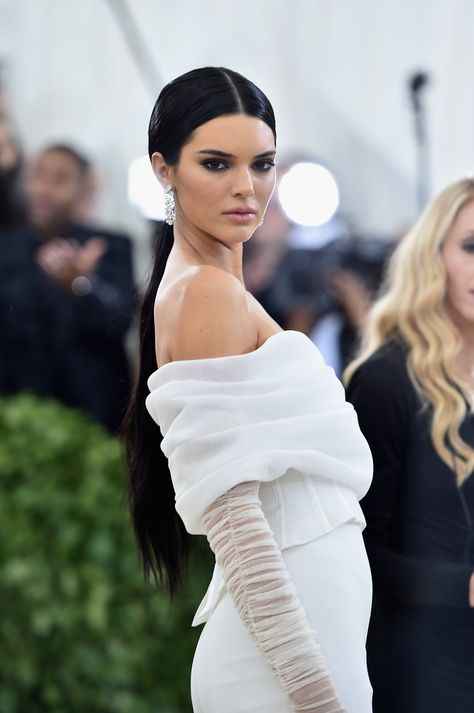 Kendall Jenner Met, Kendall Jenner Met Gala, Kylie Kardashian, Elegant Ponytail, Red Carpet Hair, Guest Hair, Jenner Family, Beauty Looks, Kendall And Kylie Jenner