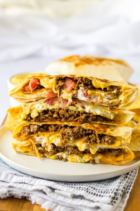 Quesadilla Recipes Taco Bell, Homemade Taco Bell Crunch Wrap, Taco Bell Grilled Cheese Burrito Recipe, Crunchy Wrap Taco Bell, Grilled Cheese Burrito Taco Bell, Taco Bell Crunchwrap, Taco Bell Crunchwrap Supreme, Homemade Crunchwrap, Leftover Taco Meat