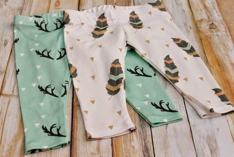 DIY baby sewing pattern. Easy baby leggings pattern. Free Pattern from Go To Patterns. Baby Leggings Pattern Free, Leggings Pattern Free, Diy Baby Leggings, Baby Leggings Pattern, Easy Baby Sewing Patterns, Baby Hat Sewing Pattern, Christmas Diy Sewing, Girls Dress Pattern Free, Kids Clothes Diy