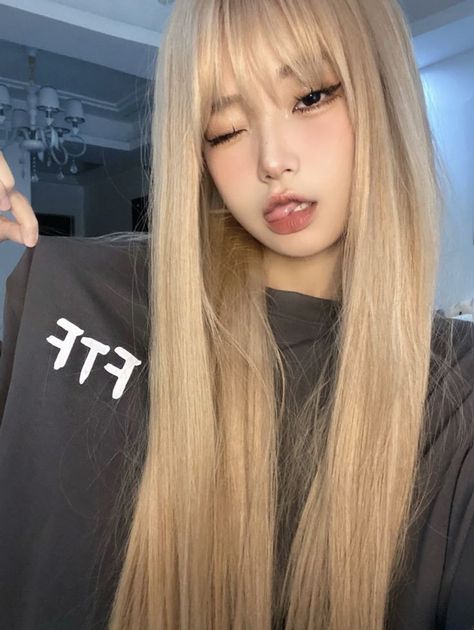 Grunge Asian, Blonde Hair Korean, Acubi Club, Blonde Asian Hair, Makeup Chinese, Pretty Girl Aesthetic, Acubi Style, Acubi Fashion, Medium Long Haircuts