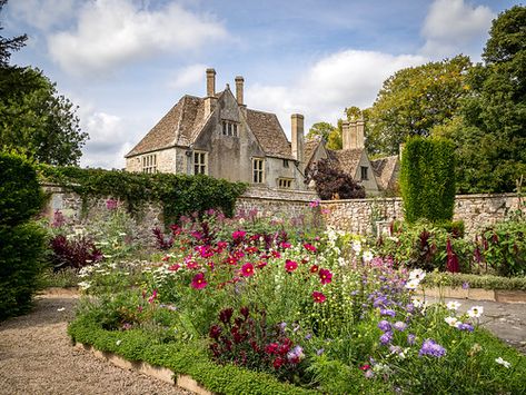 Avebury Manor, English Estate Gardens, Vintage Seaside, Open Garden, Manor Garden, West England, Estate Garden, British Garden, Victorian Garden