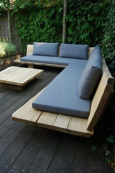 Kursi Outdoor, Sofa Area Externa, Diy Bench Outdoor, Wooden Garden Benches, Outdoor Furniture Decor, Outdoor Couch, Modern Outdoor Furniture, Garden Seating, Wooden Garden