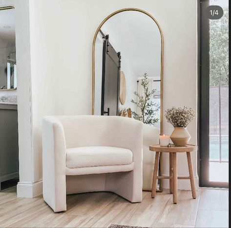 Standup Mirror Living Room, Pink Chair Bedroom Corner, Over The Couch Mirror Ideas, Interior Design Bedroom Wardrobe, Floor Mirror Living Room, Home Interior Design Bedroom, Townhome Ideas, Accent Chair Decor, Bedroom Window Seat