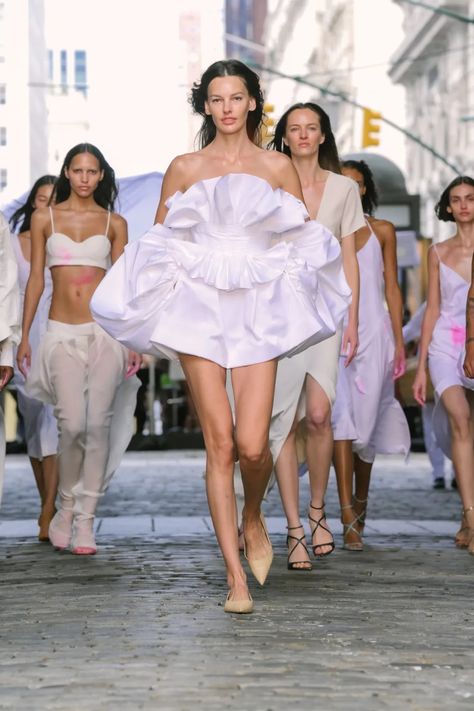 Prabal Gurung Spring 2025 Ready-to-Wear Runway, Fashion Show & Collection Review [PHOTOS] 2025 Runway, Spring Summer Runway, Summer Runway, Summer 2025, Spring 2025, Show Collection, Prabal Gurung, Fashion Runway, September 2024