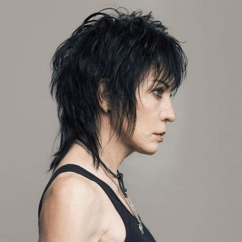 30 Cool Ways to Wear a Woman Mullet & Rock It! - My New Hairstyles Joan Jett Hair, Modern Mullet Haircut, Mullet Haircuts, Braid Hairstyle Ideas, Beyonce Hair, Mullet Haircut, Use Your Voice, Modern Mullet, The Runaways