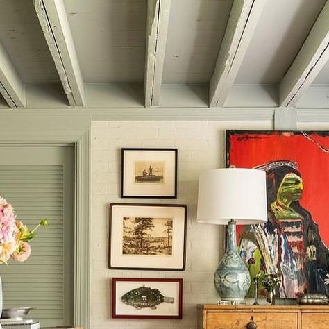 RUSH HOUSE on Instagram: "Our Rush House Original beautifully layered with a vintage oushak rug in this beautiful entry by @taylorhillinteriordesign ❤️ all the character and texture happening in this inviting space 🙌 #shoprushhouse #imteriordesign #interiordesignideas #interiordecor #interiorstyling #entryway" Jewelry Table, Raindrops On Roses, Charleston Style, Southern Design, Foyer Design, Southern Home, Vintage Oushak Rug, Southern Living, Center Table