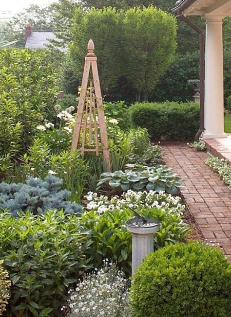 Backyard Homesteading, Front Yard Decor, Side Yard Landscaping, Best Home Design, More Friends, Garden Shrubs, Side Garden, Landscape Designs, Front Yard Garden