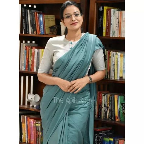 Formal Cotton Saree, Doctor Saree Look, Official Sarees For Women, Mul Mul Cotton Saree Blouse Designs, Formal Blouse Designs For Saree, Professional Saree Look, Formal Saree Look, Formal Blouse Designs, Cotton Saree Styling