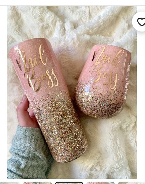 Gold Glitter Tumbler, Tumbler Inspiration, Epoxy Projects, Trendy Water Bottles, Gold Tumbler, Custom Starbucks Cup, Glitter Tumbler Cups, Girls Tumbler, Glitter Wine