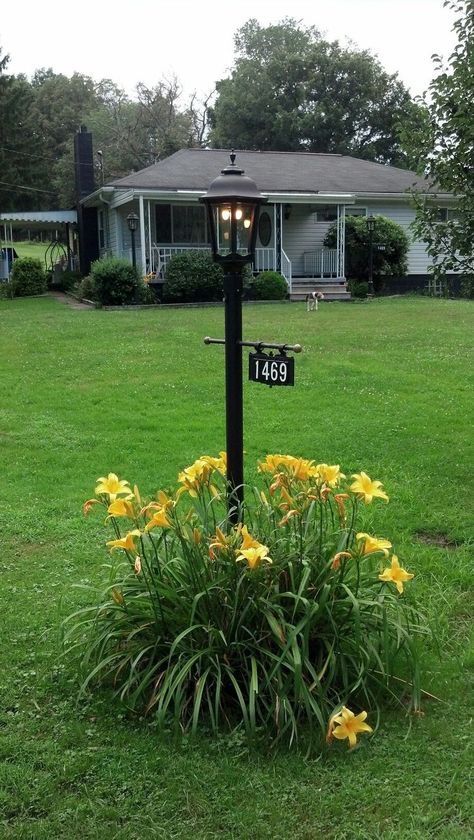 Address Plaque Gas Street Lamp Post Lamppost Landscaping, Light Post Landscaping, Front Yard Lighting, Street Lamp Post, Mailbox Landscaping, Simple Landscaping, Garden Lamp Post, Outdoor Walkway, Light Post