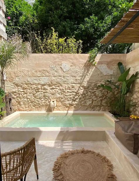 MUSA AQUA Private House & Pool - Houses for Rent in Carovigno, Puglia, Italy, Italy - Airbnb Patio With Pool, Italy Airbnb, Small Stone House, Kleiner Pool Design, House Pool, Mini Pool, Small Patio Garden, Pool Landscape Design, Small Pool Design