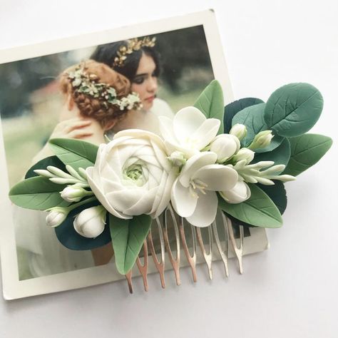 Rustic Wedding Veil, Succulent Hair, Beaded Hair Combs, Southwestern Wedding, White Ranunculus, Floral Hair Pieces, Beauty Flowers, Flower Hair Pieces, Feuille Eucalyptus