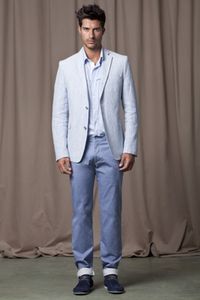 Powder blue blazer and shirt, light blue chinos and navy blue chukka boots Blazer Mens Outfit, Light Blue Chinos, Blue Blazer Men, Mens Fashion Fall Casual, Mens Fashion Week Street Style, Mens Fashion Work, Mens Fashion Business Casual, Mens Fashion Business, Mens Fashion Edgy