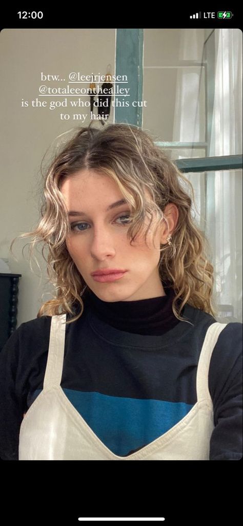 #hair #mullet #curls #oliviarouyre #emmachamberlain #perm #la #haircut #insta Naturally Wavy Hair Cuts, Corte Shag, Layered Curly Haircuts, Bangs Wavy Hair, Natural Curly Hair Cuts, Layered Curly Hair, Hair Mullet, Curly Hair Photos, Wavy Haircuts