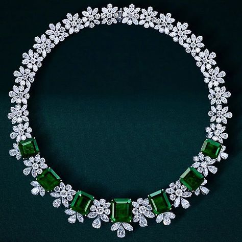 By @chatilajewels 💚🍀💚🍀💚🍀💚#emeralds #diamonds #necklace #earrings #bracelet #highjewellery #finejewellery #jewellery #jewelrylovers… Emerald Cocktail, Cocktail Necklace, Diamond Necklace Designs, Diamond Necklaces, Diamond Jewelry Designs, Zambian Emerald, Emerald Necklace, Fabulous Jewelry, Emerald Jewelry