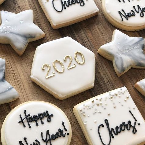 Decor Element on Instagram: “Cheers to a new decade of possibilities ✨🥂 👉 credit: @thesweetestthingcake . . . . . . . . . . . #happynewyear #newyear #2020vision #2020…” New Years Decorated Cookies, New Years Cookies Decorated, New Years Cookies, Cookie Decorations, Cookie Ideas, Baking Sweets, January 1, Decorated Cookies, Sugar Cookies Decorated