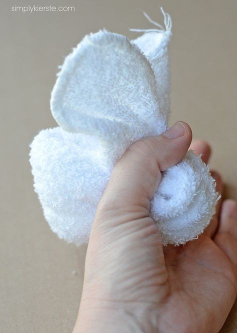 Wash Cloth Bunny, How To Make A Bunny Out Of A Towel, Washcloth Bunnies, Booboo Bunny Washcloth, Washcloth Bunny, Baby Washcloth Animals, Boo Boo Bunny, Washcloth Animals, Baby Washcloth