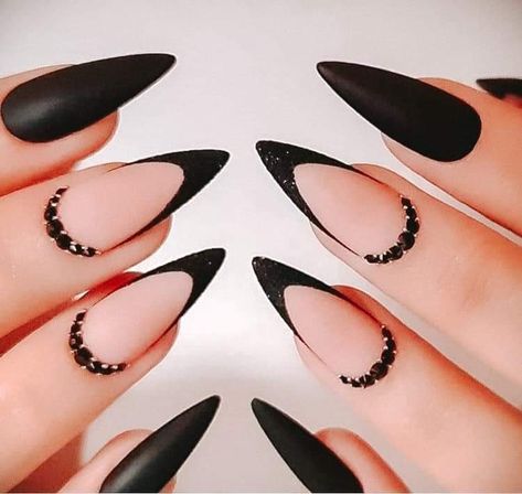 Unghie Sfumate, Long Stiletto, Nagel Tips, Manicure Tips, Nail Type, Stiletto Nails Designs, Black Nail Designs, Stick On Nails, Rhinestone Designs