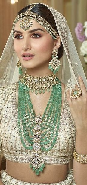 Full Bridal Jewellery Set, Cultural Heritage Of India, Mint Green Jewelry, Mint Green Necklace, Tara Sutaria, Bridal Makeup Images, Jewelry Kundan, Makeup Images, Indian Bridal Photos