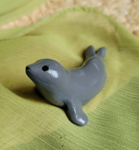 Thematic Art, Clay Seal, Fish For Dinner, Desk Pets, Big Round Eyes, Big Puppy, Desk Pet, Easy Clay Sculptures, Seal Pup