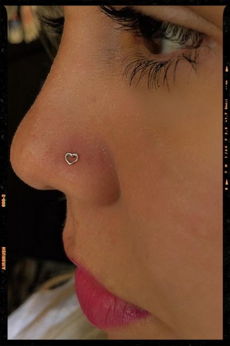 Nose Peircing, Orr Piercing, Cute Nose Piercings, Nose Piercing Stud, Heart Piercing, Cool Ear Piercings, Pretty Ear Piercings, Face Piercings, Cool Piercings