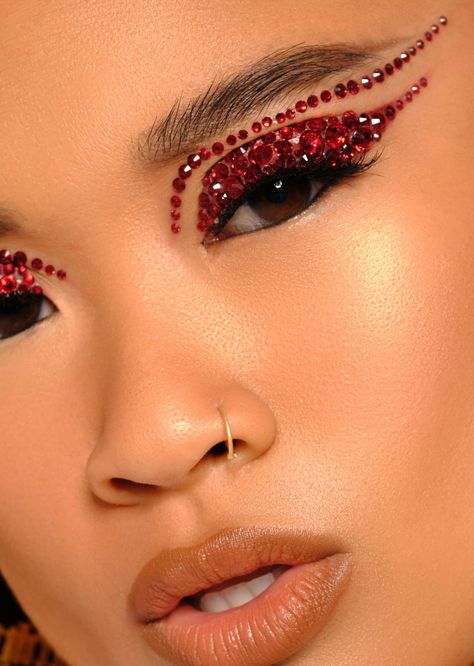 Stand Glitter, Makeup Photos, Rave Makeup, Face Gems, Art Makeup, Kids Makeup, Photo Makeup, Beauty Eyes, Eyes Lips