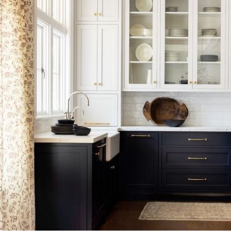 Half Painted Cabinets Kitchen, Contrasting Upper And Lower Kitchen Cabinets, Two Toned Bathroom Cabinets, Two Tone Kitchen Cabinets Neutral, Two Tone Kitchen Cabinets Dark Floor, Full Length Upper Kitchen Cabinets, Two Tone Kitchen Cabinets Black, Two Toned Cabinets Kitchen, 2 Tone Kitchen Cabinets Ideas