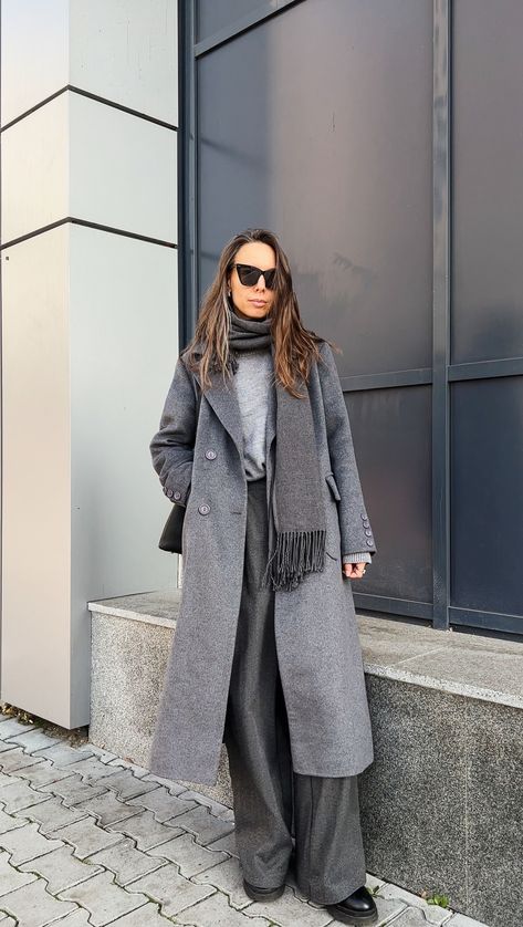 Light Grey Wool Coat Outfit, All Gray Outfits For Women, Grey Trench Coat Outfit, Grey Wool Coat Outfit, Wool Coat Outfit, Grey Outfits, Windbreaker Outfit, Long Grey Coat, Gray Wool Coat