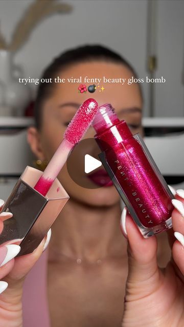 ALEXANDRA CLAUDIA MILEK on Instagram: "the sparkliest lipgloss ever🌺✨  @fentybeauty gloss bomb in shade fuchsia flex 🌺  #fentybeauty #glossbomb #lipgloss #pinkgloss #sparklygloss #glossylips #lipcombo #pinklips #makeuptutorial #makeupvideos #makeupinspiration #makeuphacks #wakeupandmakeup #makeupswatches #lipstickswatch #makeup #lipstick" Berry Lip Gloss, Raspberry Ganache, Fuchsia Lipstick, Chinese Makeup, Makeup Secret, Berry Lips, Lipstick Swatches, Makeup Swatches, Glossy Lips