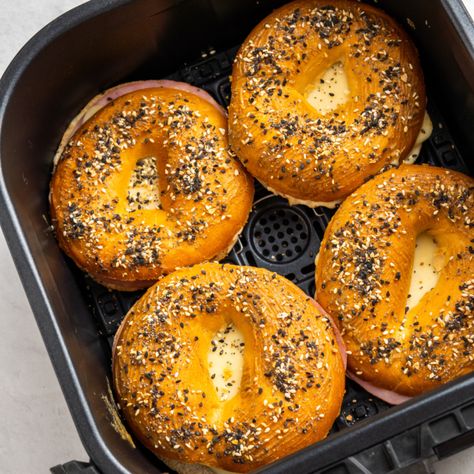 Air Fryer Bagel Breakfast Sliders - Fork To Spoon Air Fryer Bagel Sandwich, Bagel Breakfast Sliders, Breakfast Bagel Sandwich, Bagel Sandwich Recipes, Types Of Bagels, Air Fryer Breakfast, Breakfast Sliders, Bagel Breakfast, Bagel Breakfast Sandwich