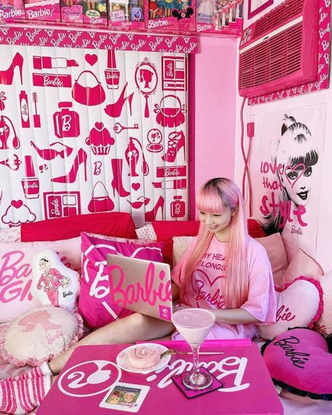 This is how I enjoyed VIRTUAL @barbie CONVENTION DAY 1💓💓💓💖🎀🎀🎀 Barbie Convention, Pink