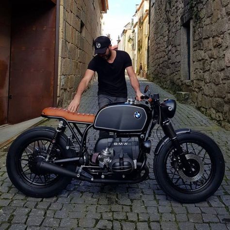 Cᴀғᴇ Rᴀᴄᴇʀ Oɴ Iɴsᴛᴀ (@cafe_racer_on_insta) posted on Instagram: “Made in 🇩🇪, customized in 🇵🇹 by @banditgarageportugal Gorgeous BMW R100 💥 ————————————— -📸 & 👤🛠: @banditgarageportugal -🏍: ʙᴍᴡ ʀ100 -🌍:…” • Jan 9, 2021 at 2:12pm UTC Nine T Bmw, Bmw Bike, Opel Gt, Bmw R100, Bike Bmw, Bmw K100, Vintage Cafe Racer, Bmw Scrambler, Мотоциклы Cafe Racers