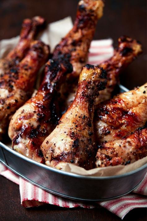 Chicken Drummies, Beer Marinated Chicken, Chicken Drumstick Recipe, Beer Marinade, Grilled Chicken Drumsticks, Grilled Chicken Legs, Man Recipes, Chicken Drumstick, Beer Chicken