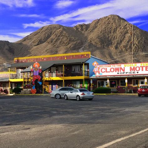 Clown Motel – Tonopah, Nevada - Atlas Obscura Clown Motel, Famous Clowns, Tonopah Nevada, Desert Biome, Moving To Las Vegas, Desert Decor, Unusual Things, Haunted Places, Great Stories