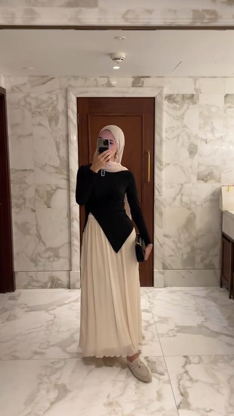 2. Fashion: #fashion, #style, #outfitinspiration, #beauty Hijabi Skirt Outfits Casual, Hijabi Dress Aesthetic, Hijabi Fancy Outfit, Hijabi Skirt Fits, Maxi Skirt Outfit Summer Modest, Hijabi Long Dress, Hijabi Cute Outfits, Hijabi Maxi Skirt Outfit, Hijabi Inspo Outfits