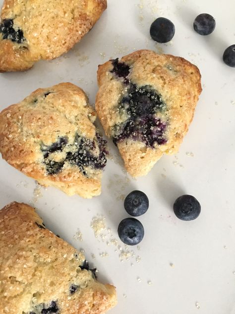 Mini Buttermilk Blueberry Scones - Powered by @ultimaterecipe Starbucks Scones, Lemon Blueberry Scones, Buttermilk Blueberry, Blueberry Scones Recipe, Blueberry Biscuits, Hp Sauce, Scone Recipes, Scones Recipe Easy, Homemade Scones