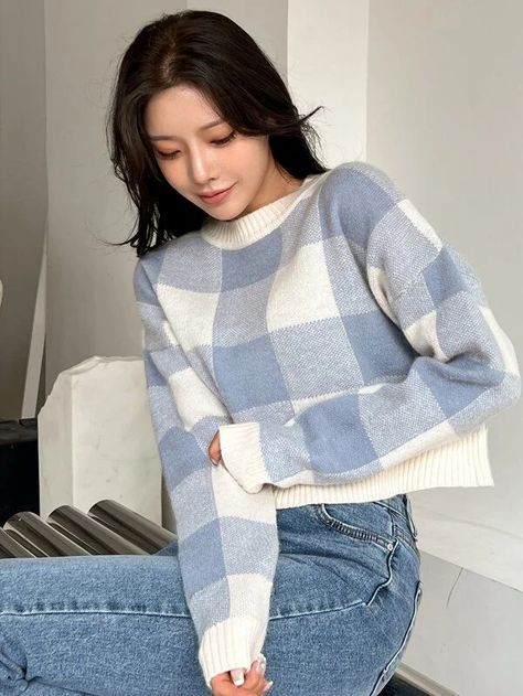 Korean Crochet, Blouse Casual Fashion, Buffalo Plaid Pattern, Amazing Crochet, Stylish Fall Outfits, Crochet Ladies Tops, Drop Shoulder Sweater, Stylish Sweaters, Stylish Work Outfits