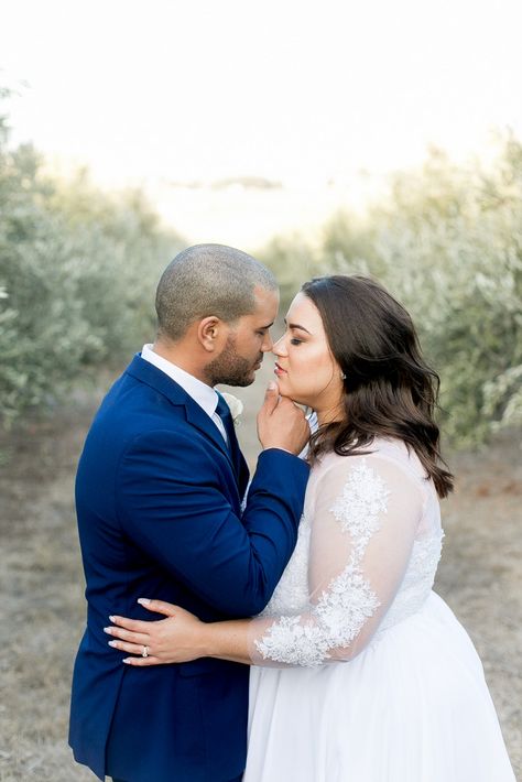 Fat Bride, Wedding Vineyard, Bride Groom Poses, Plus Size Bridal, South African Weddings, Wedding Portrait Poses, Marriage Photos, Engagement Pictures Poses, Wedding Couple Photos