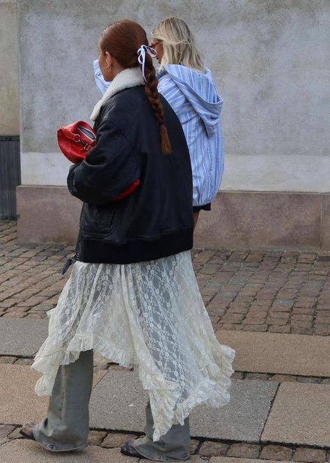 Layered Skirt Outfit, Winter Layering Outfits, Dress Pants Outfits, Cosy Outfit, Fashion Feminine, Winter Skirt Outfit, Trendy Outfits For Teens, Lace Outfit, Ideas Outfit