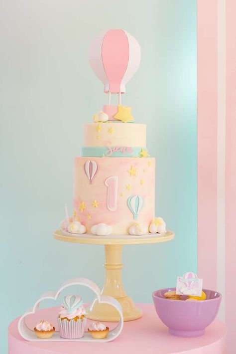 Hot Air Balloon Birthday Cake, Hot Air Balloon 1st Birthday, Hot Air Balloon Birthday Party, Final Cake, Hot Air Balloon Birthday, Air Balloon Birthday, Bday Themes, 1st Bday Cake, Hot Air Balloon Cake