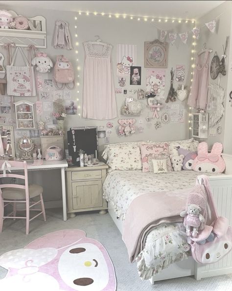 Pastel Pink And White Bedroom, Pink Bedroom Ideas Small Room, Pink Kawaii Room Aesthetic, Everskies Bedroom, My Melody And Kuromi Room, Kawaii Cozy Room, Pink Kids Room Ideas, My Melody Bedroom Ideas, Pink Kpop Bedroom