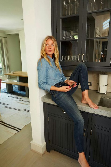 Gwyneth Paltrow. Gwyneth Paltrow Casual, Gwenyth Paltrow Aesthetic, Gwyneth Paltrow Goop Style, Goop Gwyneth Paltrow, Gwenyth Paltrow Style 2023, Gwyneth Paltrow Fashion, Gwyneth Paltrow Style Casual, Gwyneth Paltrow Outfits, Gwenyth Paltrow Style