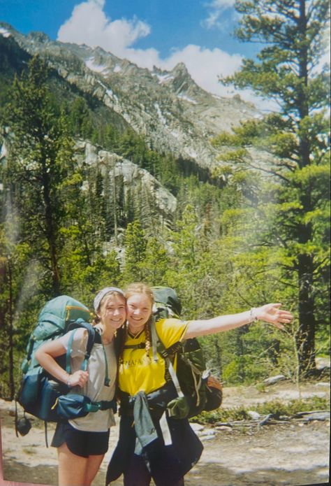 Girls Hiking, Funny Vibes, Backpacking Spain, Hiking With Friends, Hiking Aesthetic, Photos Inspo, Colorado Travel, Camping Outfits, Appalachian Trail