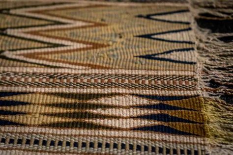 Salish Weaving, Tapestry Ideas, Coast Salish, European Explorers, Airy Room, Weaving Patterns, Woven Blanket, Early American, First Nations