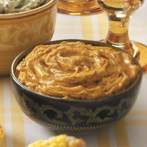 Cajun Butter Recipe -Melt this zippy butter from our Test Kitchen over grilled corn on the cob and you'll be grinning from ear to ear! Cajun Compound Butter, Creole Butter Recipe, Mexican Butter, Cajun Butter Recipe, Creole Butter, Cooked Corn, Cranberry Butter, Flavored Butters, Compound Butters