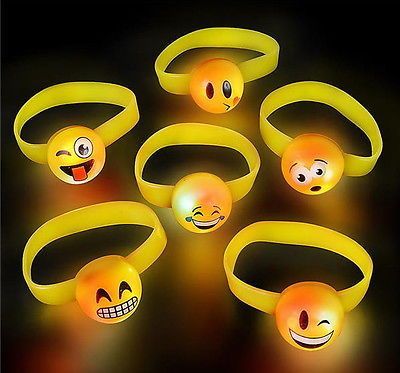 Emoji Cakes, Emoji Room, Emoticon Party, Smiley Emoticon, Emoji Cake, Jelly Bracelets, Emoji Birthday Party, Emoji Party, Emoji Birthday