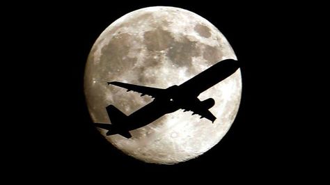 BBC - Future - Science & Environment - The best science and technology pictures of the week 737 Cockpit, Whittier California, Full Moon Tonight, 19 August, Moon Silhouette, Moon Images, Luna Moon, Shoot The Moon, Los Angeles International Airport